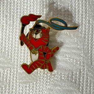 Hodori the Tiger Olympic pin Seoul Korea 1988 carrying the torch